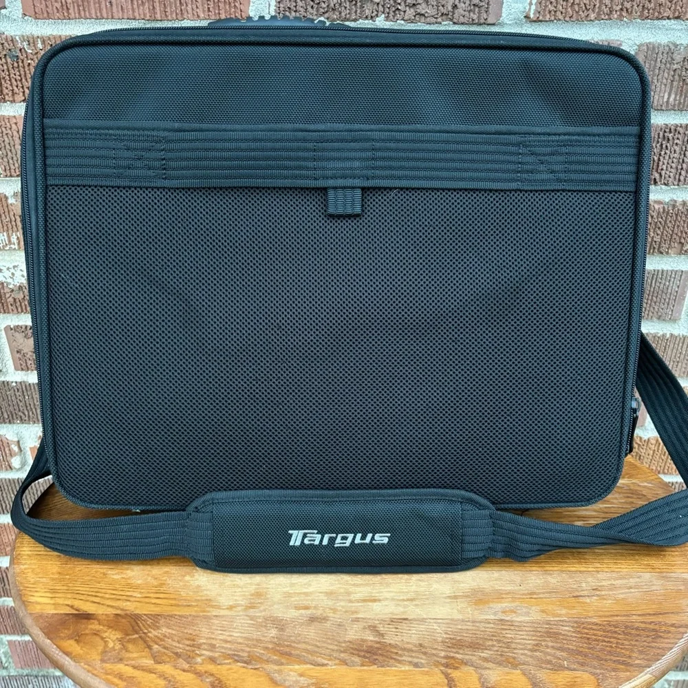 Targus Laptop Carrying Case Handles Adjustable Removable Shoulder Strap